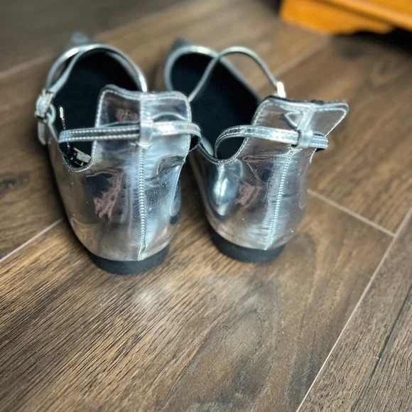 Fashion Nova Silver Metallic Women's Pointed Ballet Flats Shoe Size 11 - Picture 6 of 8